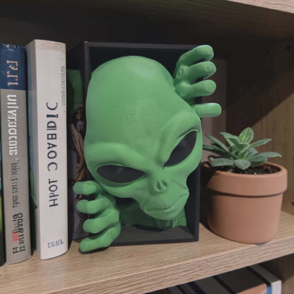 Alien booknook