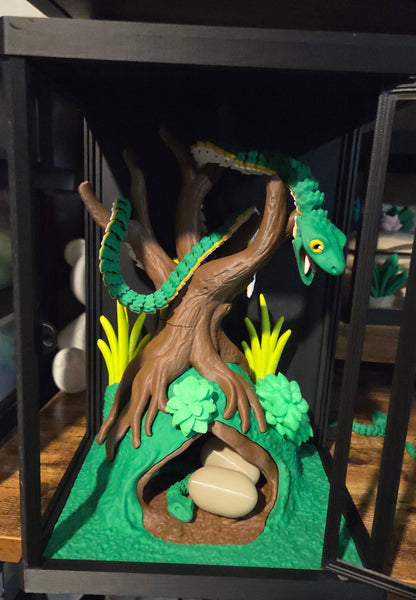 Snake with enclosure